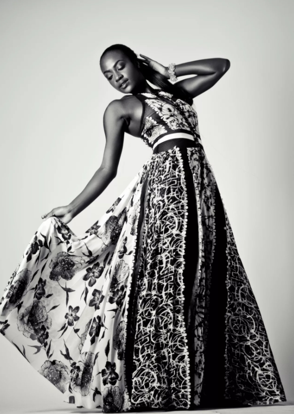 Супермодель мира Наоми Симс в молодости в широком платье.