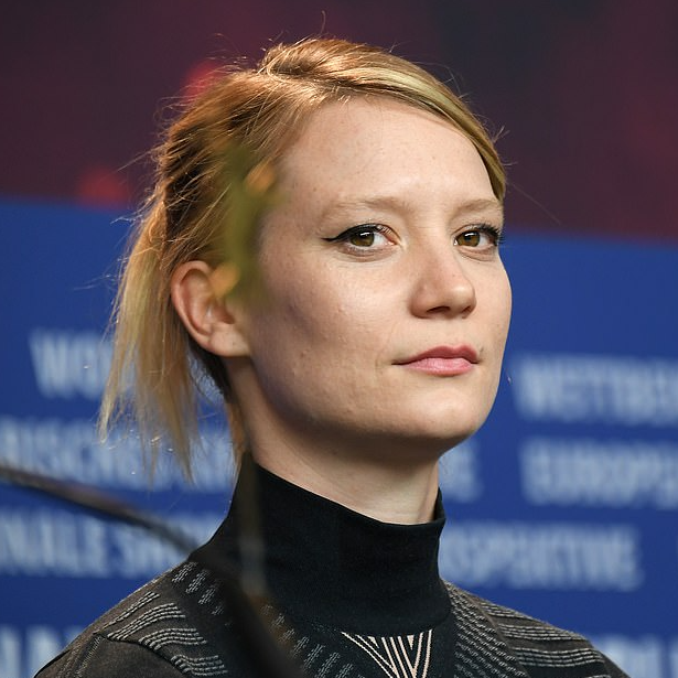 Актриса Миа Васиковска 