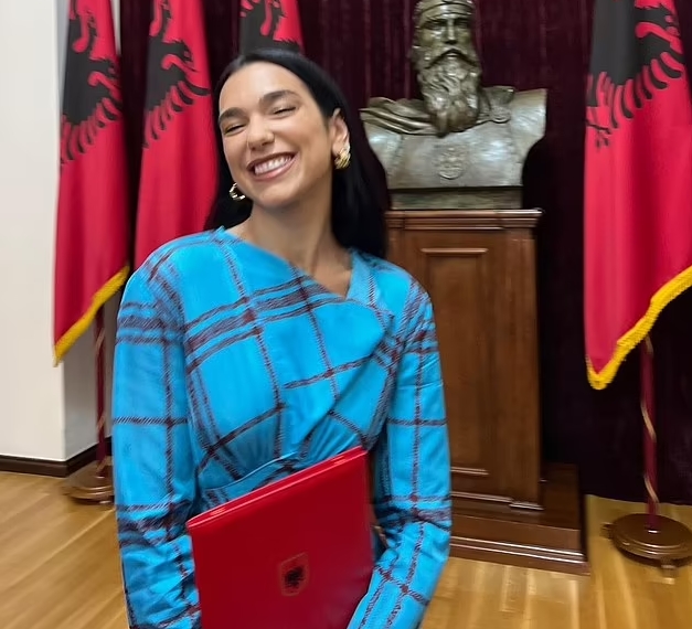 Дуа Липа получила паспорт Албании