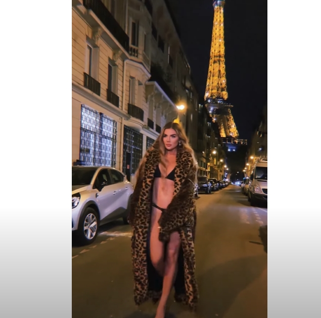 Анна Седокова в бикини в Париже