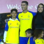 Криштиану Роналду и Джорджина Родригес на стадионе в Саудовской Аравии