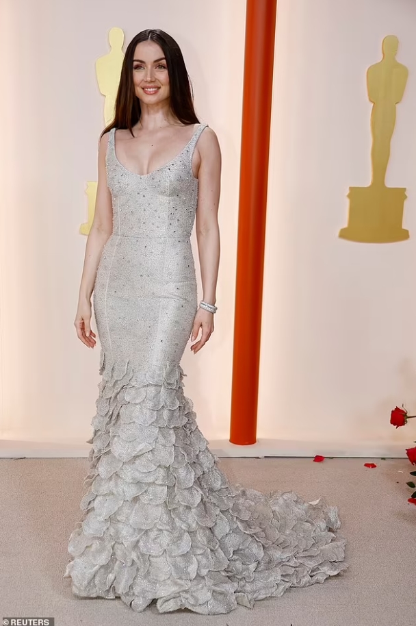 Ана де Армас в платье от "Louis Vuitton". Оскар 2023 года