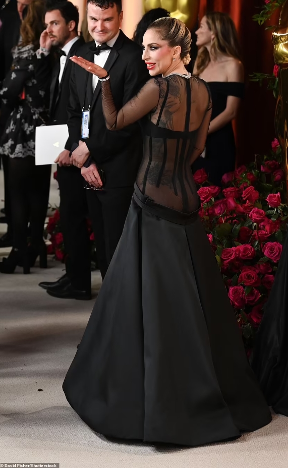 Откровенное платье Леди Гаги. Оскар 2023 года
